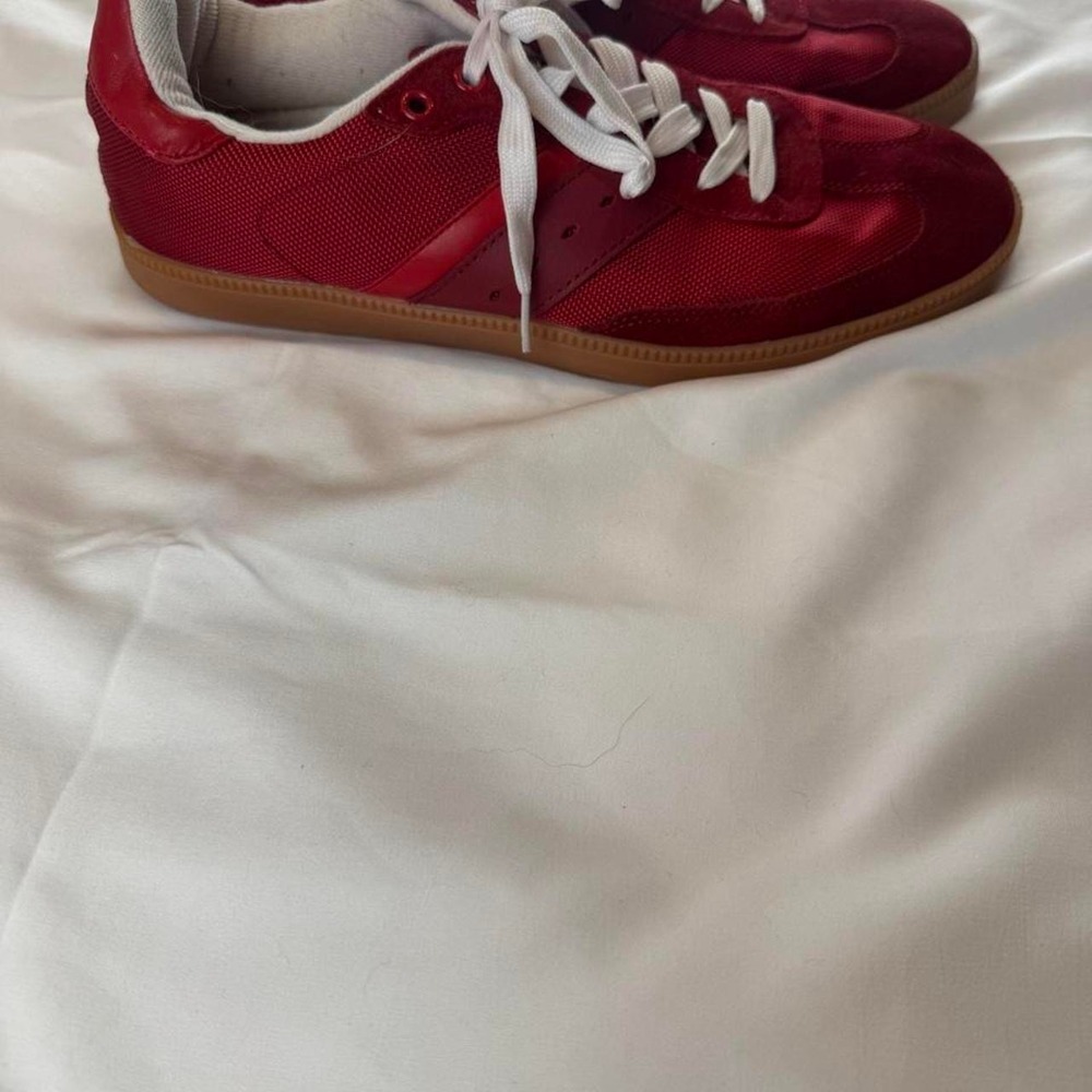 Original Penguin by Munsingwear retro sneakers in a rich burgundy/red colorway - Picture 3 of 6